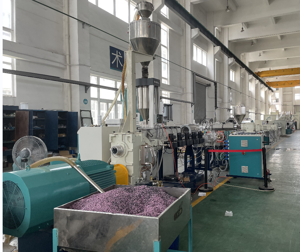 How to improve the low-temperature impact resistance and aging resistance of PP pipe produced by the pipe extruder?