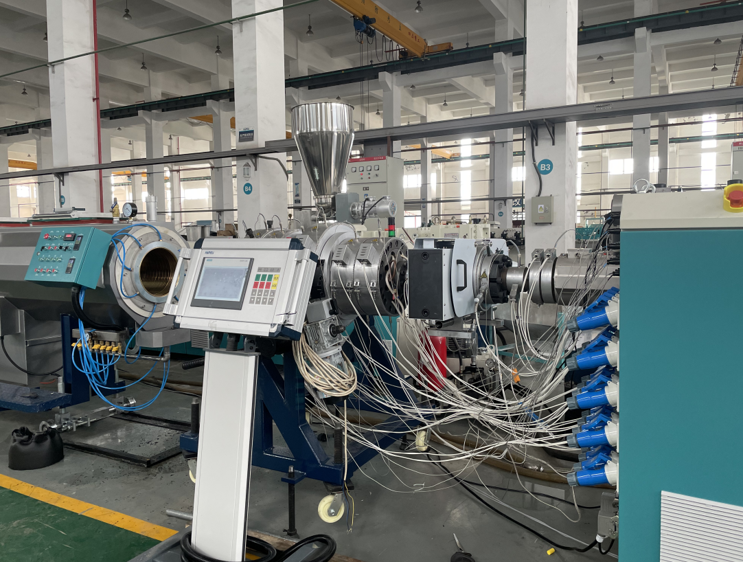 The plastic pipe extrusion process 